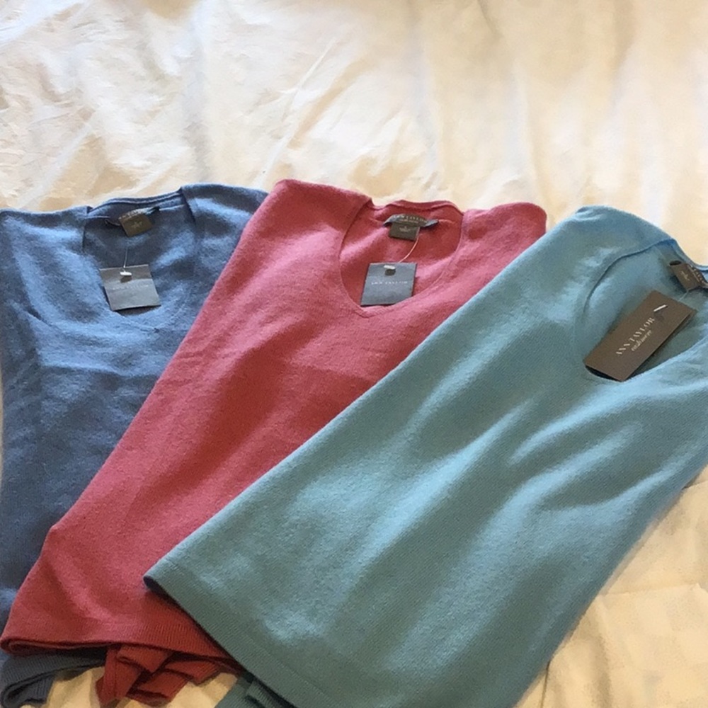 Ann Taylor V-neck cashmere sweater